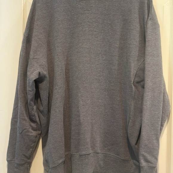 University of Notre Dame Fighting Irish Grey Crewneck Collegiate Sweatshirt - Picture 7 of 8